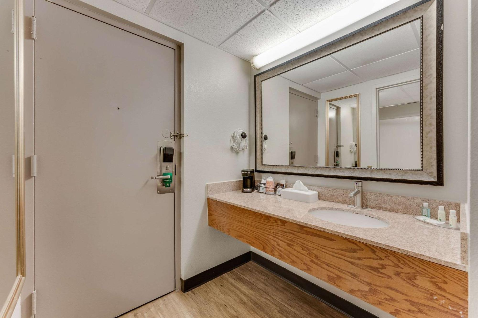 Quality Inn Easton Exterior photo